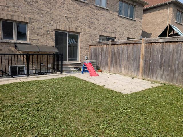 For Lease 734 Yarfield Crescent Unit# #Main, Newmarket, Ontario
