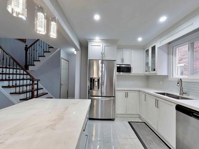 For Lease 74 Deanscroft Square, Toronto, Ontario
