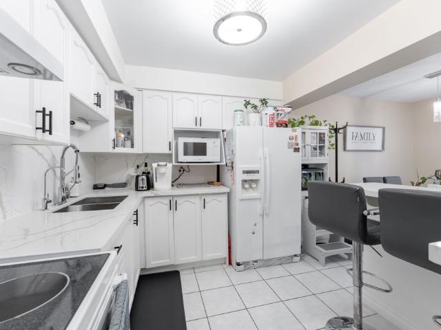 For Lease 75 Glenburn Court Unit# 111, Hamilton, Ontario