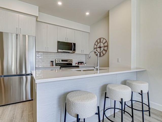 For Lease 75 Walnut Street Unit# 106, St. Thomas, Ontario