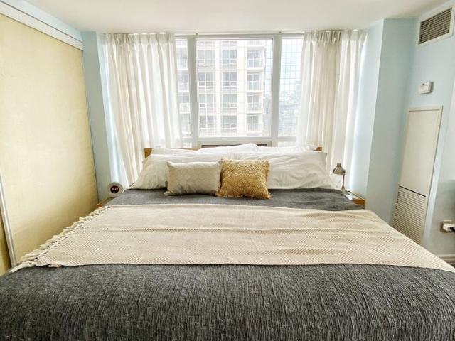 For Lease 761 Bay Street Unit# 2302, Toronto, Ontario