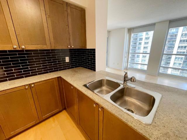 For Lease 763 Bay Street Unit# 909, Toronto, Ontario