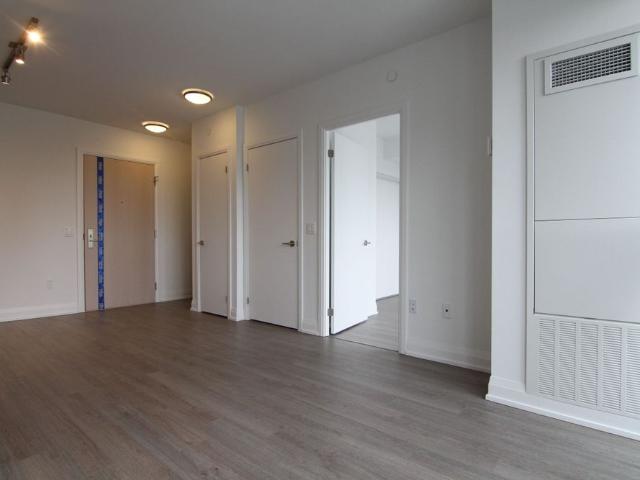 For Lease 77 Mutual Street Unit# 2006, Toronto, Ontario