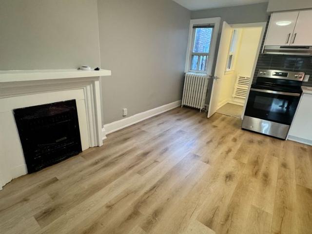 For Lease 781 St Clair Avenue Unit# 17, Toronto, Ontario