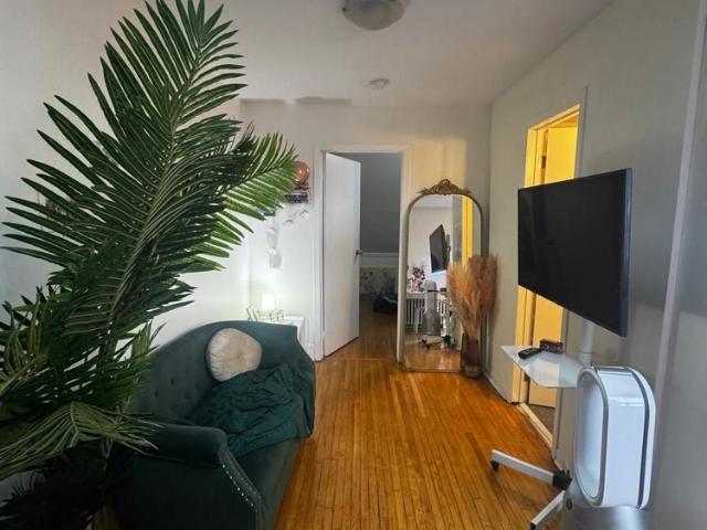 For Lease 781 St Clair Avenue Unit# 19, Toronto, Ontario