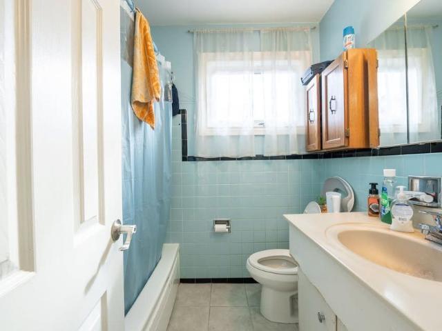 For Lease 79 Chestermere Boulevard, Toronto, Ontario