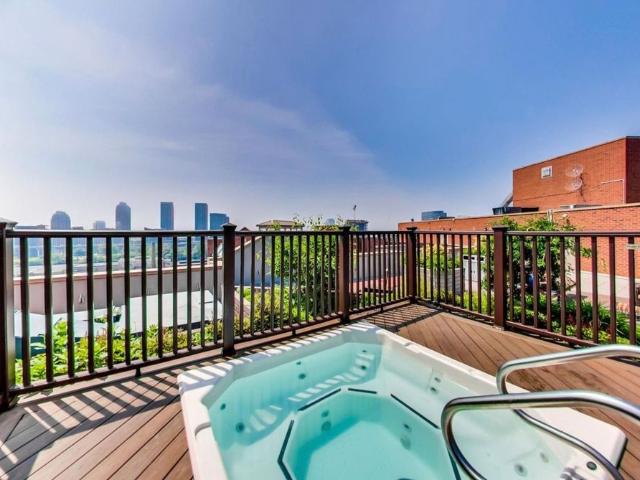 For Lease 801 King Street Unit# 826, Toronto, Ontario