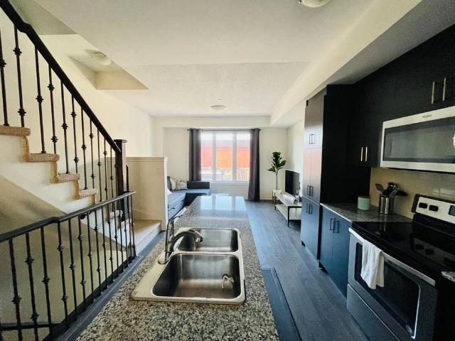 For Lease 80 EASTWOOD PARK Gardens Unit# 3, Toronto, Ontario