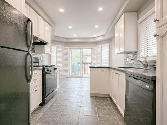 For Lease 813 Stonehaven Avenue, Newmarket, Ontario