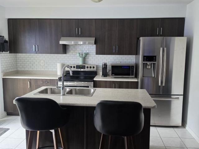 For Lease 8250 Tulip Tree Drive, Niagara Falls, Ontario