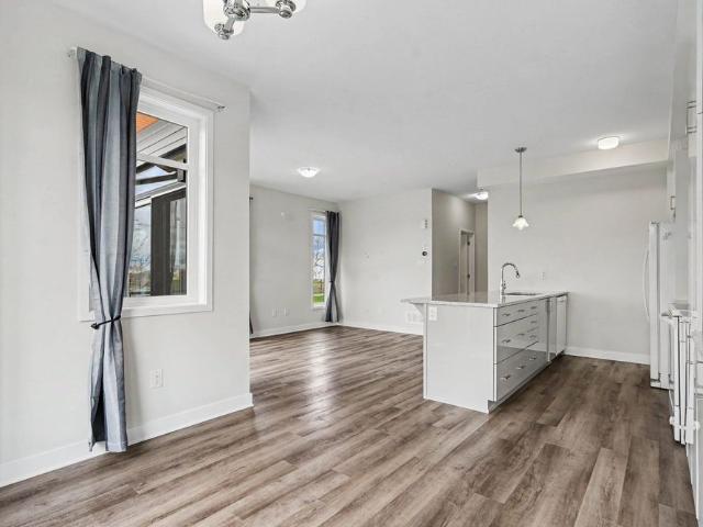 For Lease 82 FRANCHISE Private, Kanata, Ontario