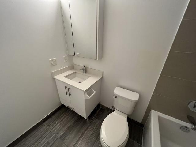 For Lease 85 ONEIDA Crescent Unit# 401, Richmond Hill, Ontario