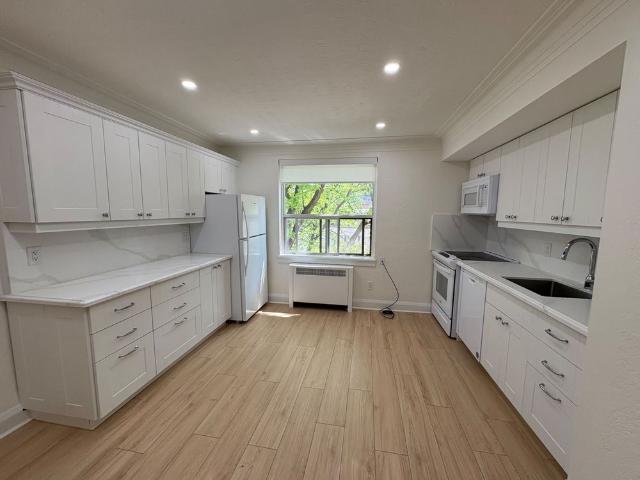 For Lease 870 Millwood Road Unit# 48, Toronto, Ontario