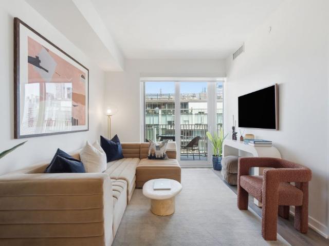 For Lease 88 Bathurst Street Unit# 1212, Toronto, Ontario