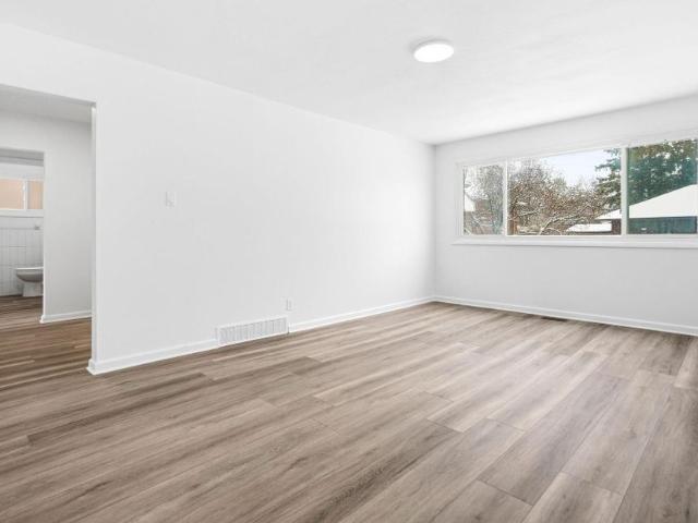 For Lease 896 Pinewood Crescent Unit# 1, Britannia Heights Queensway Terrace N and Area, Ontario