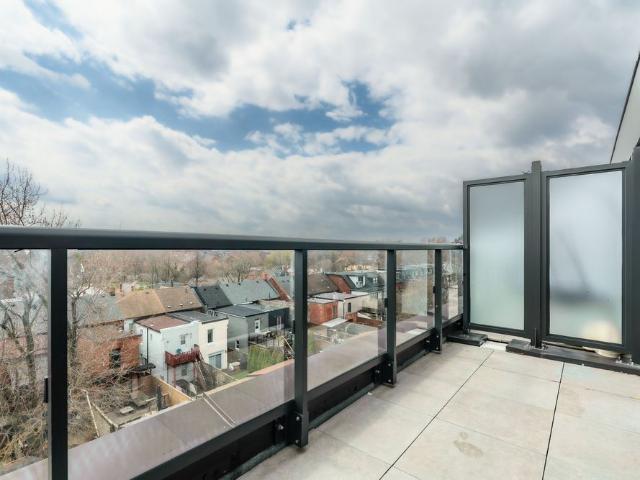For Lease 897 College Street Unit# 518, Toronto, Ontario