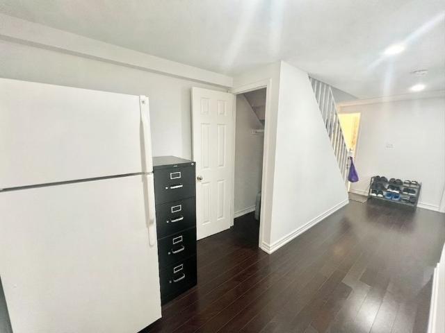 For Lease 8 Baffin Court, Richmond Hill, Ontario