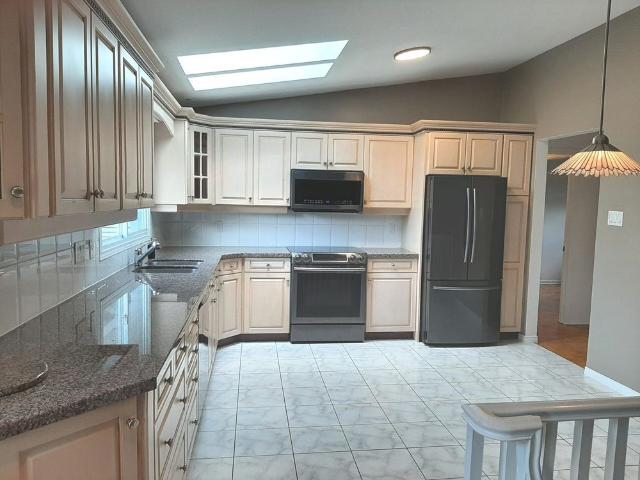 For Lease 8 Birchview Road Unit# Main Fl, Meadowlands Crestview and Area, Ontario