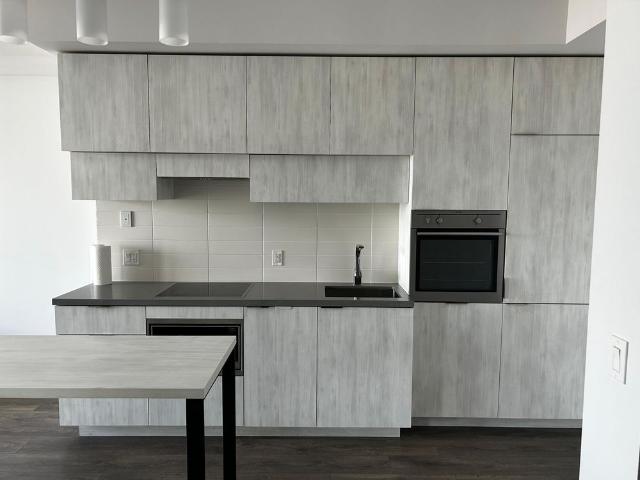 For Lease 8 Eglinton Avenue Unit# 2605, Toronto, Ontario
