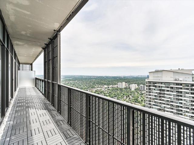 For Lease 8 Eglinton Avenue Unit# PH5801, Toronto, Ontario