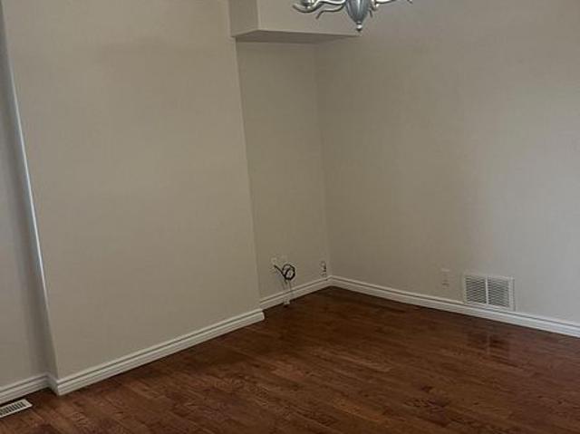 For Lease 916 Bloor Street Unit# Upper, Toronto, Ontario