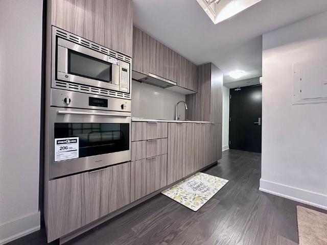 For Lease 955 Bay Street Unit# 821, Toronto, Ontario