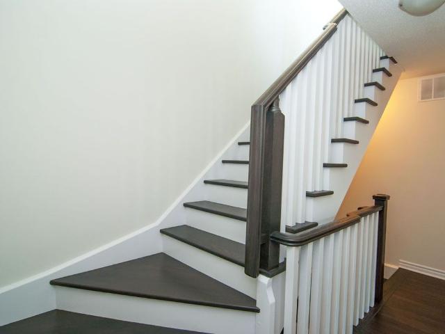 For Lease 95 EASTWOOD PARK Gardens Unit# 15, Toronto, Ontario