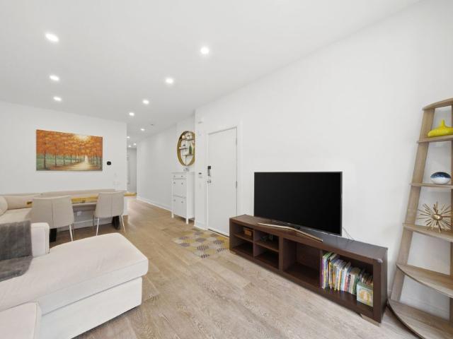 For Lease 99A Walmer Road, Toronto, Ontario