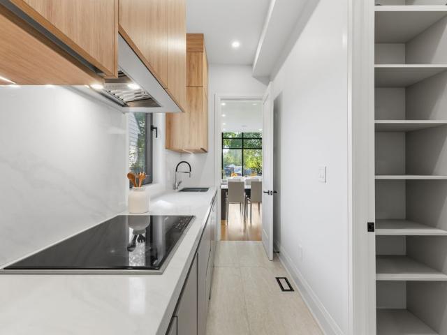 For Lease 9 Earl Street, Mississauga, Ontario