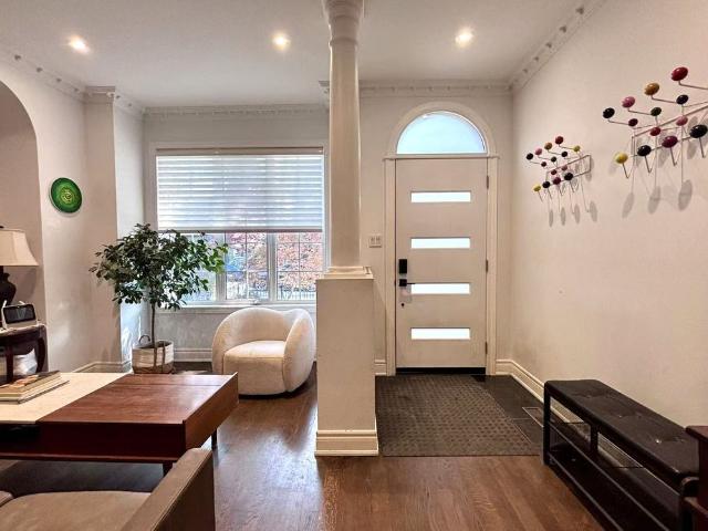 For Lease UPPER 162 Claremont Street, Toronto, Ontario