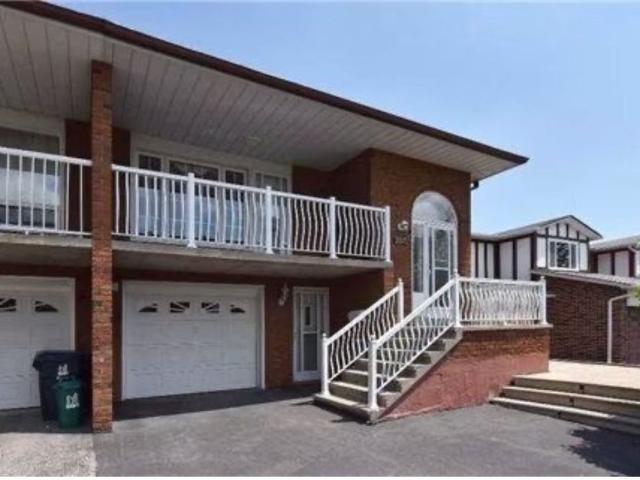 For Lease Upper 267 Cherokee Boulevard, Toronto, Ontario