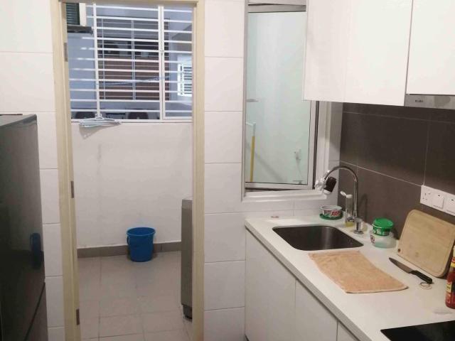 FOR MALAYSIAN MALE Room rental 3 Element Bndr Putra Permai Seri Kembangan