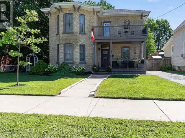 For sale: 41 HINCKS STREET, St. Thomas, Ontario N5R3N8 X1370.