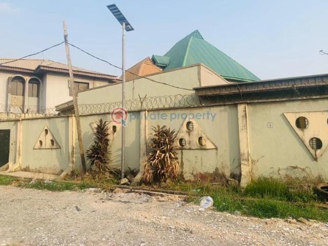 For sale: 4 bedroom Bungalow Omole Phase 1 Ojodu Lagos PID: 5PBMEV | Private Property Nigeria