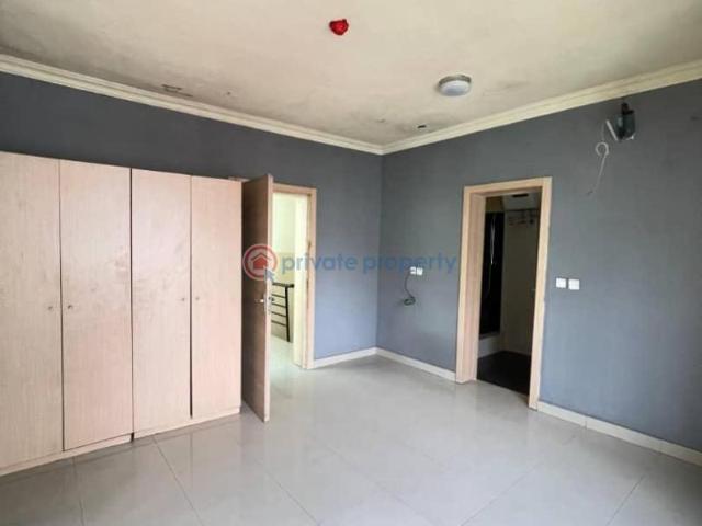 For sale: 4 bedroom Terraced Duplex A Luxury Mini Estate, Yaba Lagos PID: 7PCLPN | Private Property Nigeria