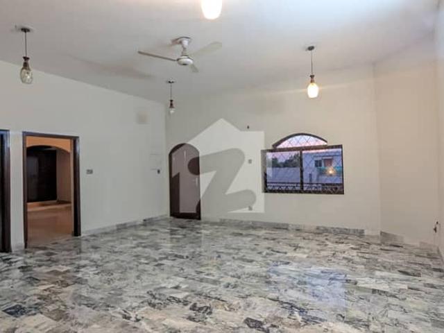 FOR SALE 500 Sqyrd Livable Triple Storey Duplex House CDA F 11/3