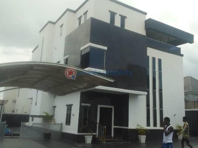 For sale: 5 bedroom Detached Duplex Nwawolor Off Specialist Hospital Asaba Delta PID: 9PCBZQ | Private Property Nigeria