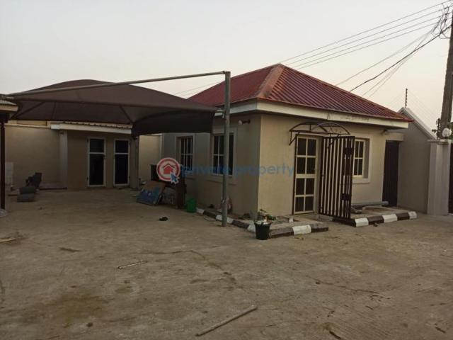 For sale: 5 bedroom Detached Duplex Off Afolabi Lasu Isheri Road Ikotun/Igando Lagos PID: 5PCSVC | Private Property Nigeria