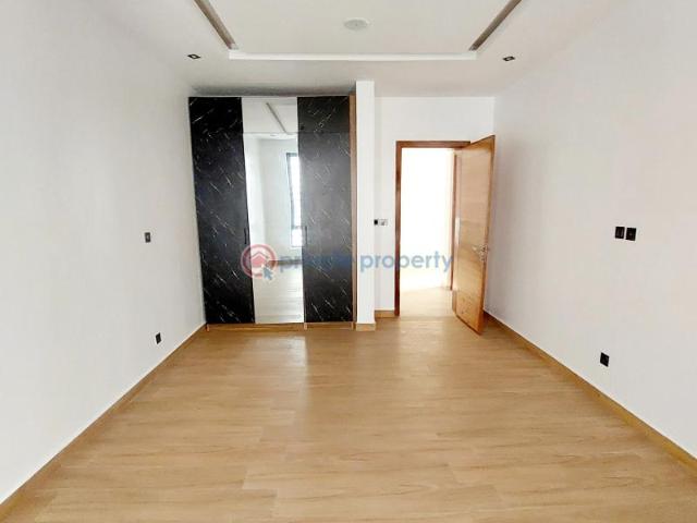 For sale: 5 bedroom Detached Duplex Carlton Gate Estate Chevron Drive Lekki Lagos PID: 0PBHCG | Private Property Nigeria