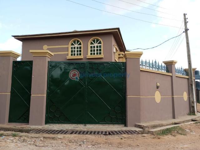 For sale: 5 bedroom House Ishaga Area Agege Lagos PID: 5PBQAH | Private Property Nigeria