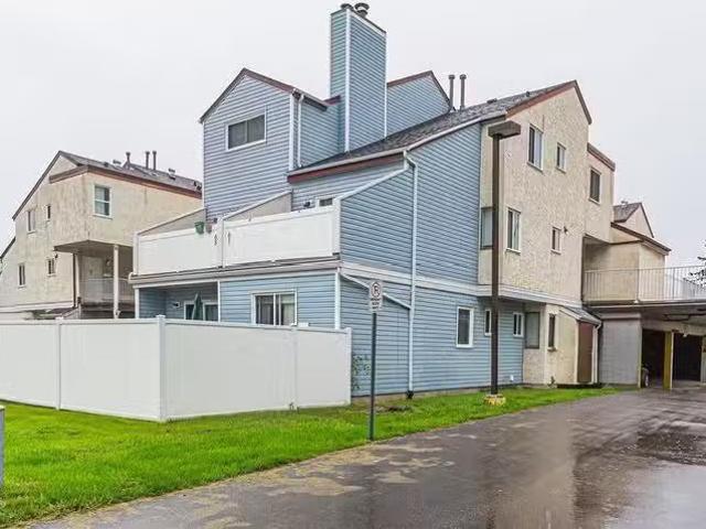 For sale: 61 LANCASTER TC NW, Edmonton, Alberta T5X5S4 E4505.