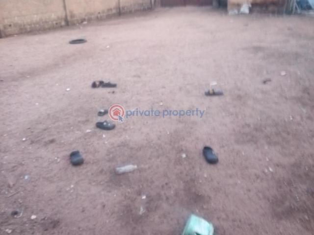 For sale: 6 bedroom Bungalow Akeredolu Akinbo After Akute. Yakoyo/Alagbole Ojodu Lagos PID: 2PCTCQ | Private Property Nigeria