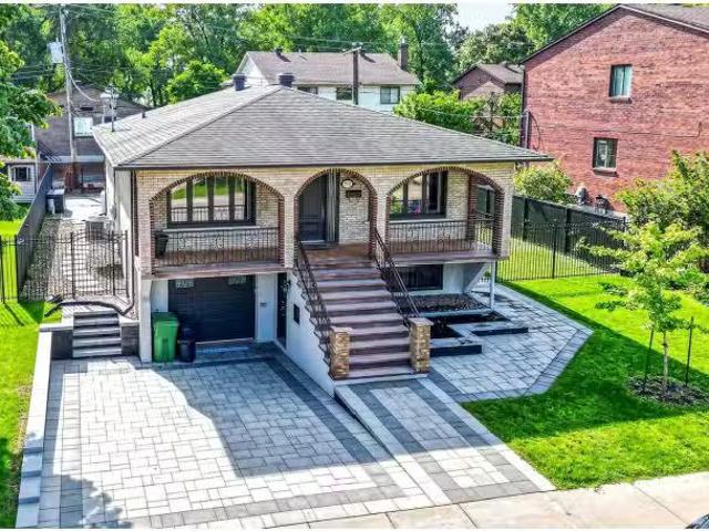 For sale: 7932 Rue Duranceau, Montréal La Salle, Quebec H8P3.