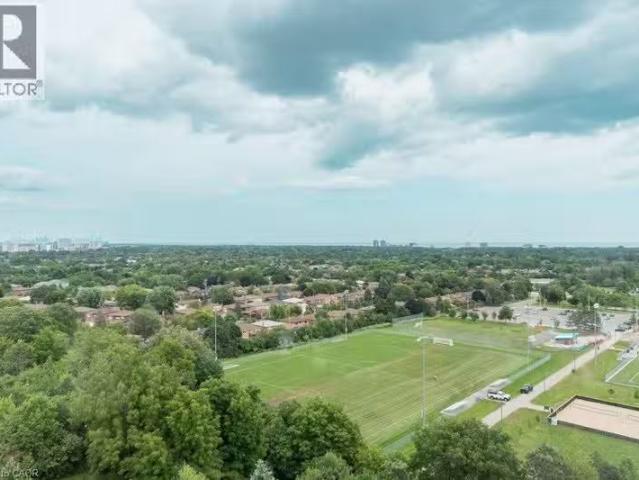 For sale: 880 DUNDAS Street W Unit# 1106, Mississauga, Ontario.
