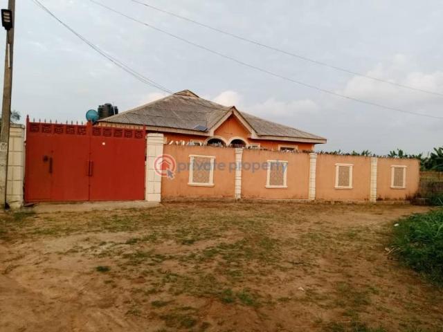 For sale: 8 bedroom Block Of Flats Oyekan Estate, Ogijo Ikorodu Lagos PID: 9PBBLM | Private Property Nigeria