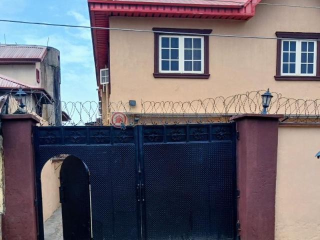 For sale: 8 bedroom Block Of Flats Yaba Lagos PID: 0PBSAP | Private Property Nigeria