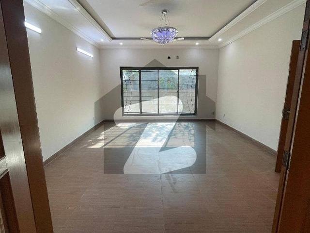 For Sale 10 Marla 35*70 Single Unit House In Bahria Town Phase 5