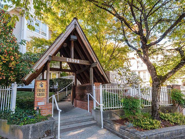 For Sale! 15 6577 Southoaks Cres 620 Sf Townhouse