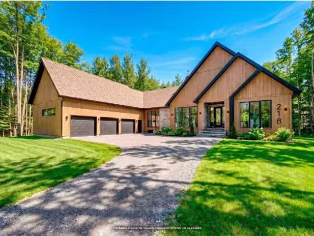 For sale: 218 Rue des Patriotes, Saint Colomban, Quebec J5K0S2.