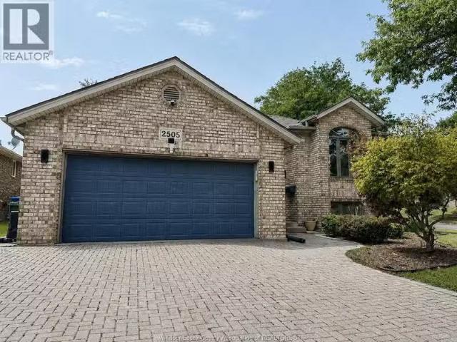 For sale: 2505 ST. CLAIR AVENUE, Windsor, Ontario N9E4L9 260.
